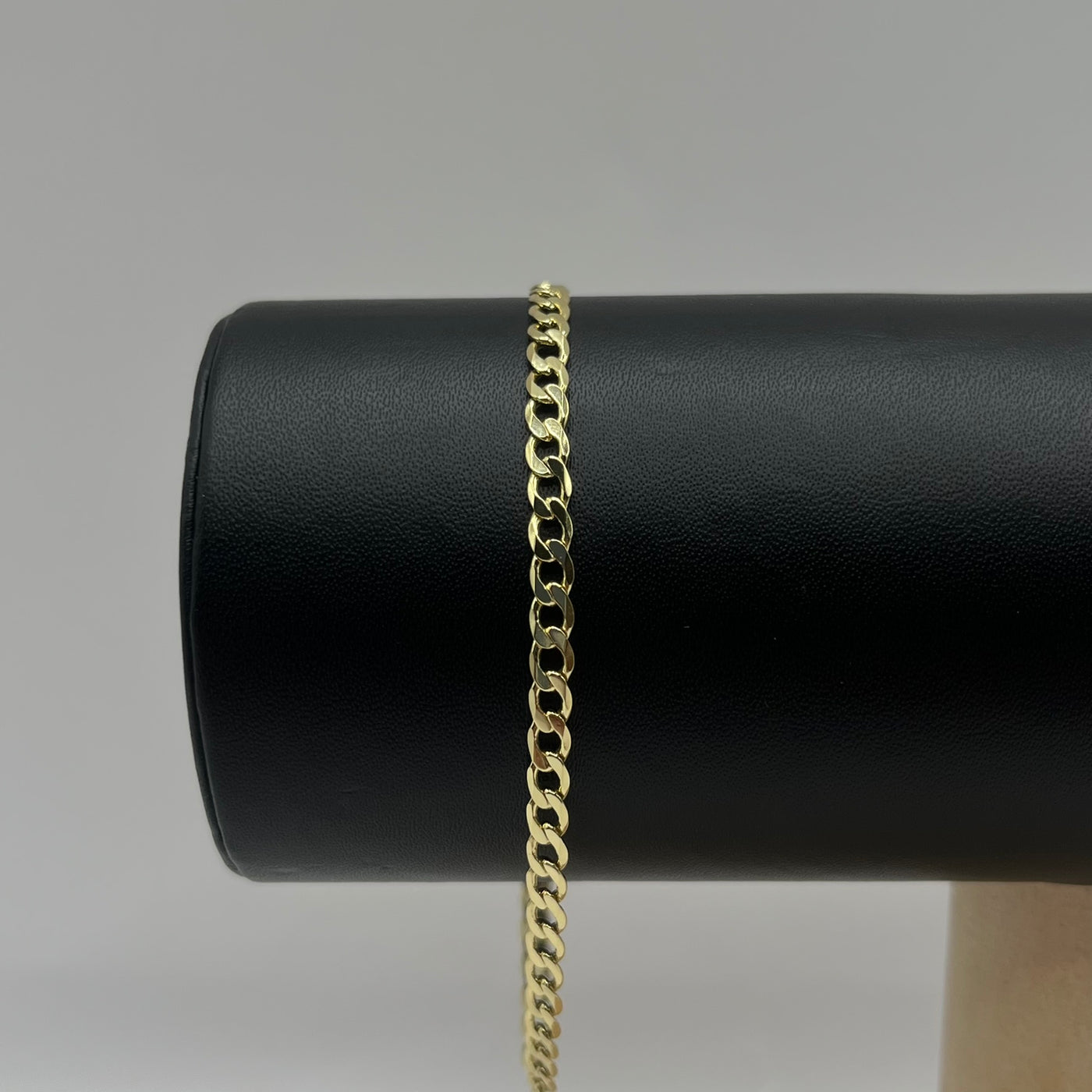 PULSO CURB DELGADO • ORO LAMINADO