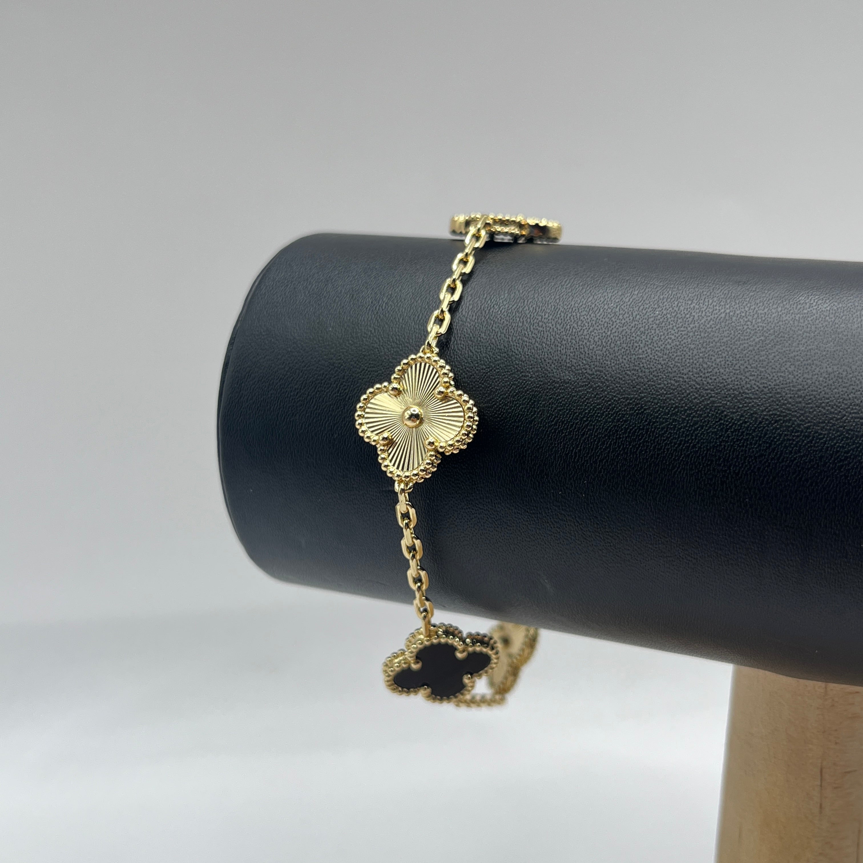 PULSERA TRÉBOL GOLDEN BLACK