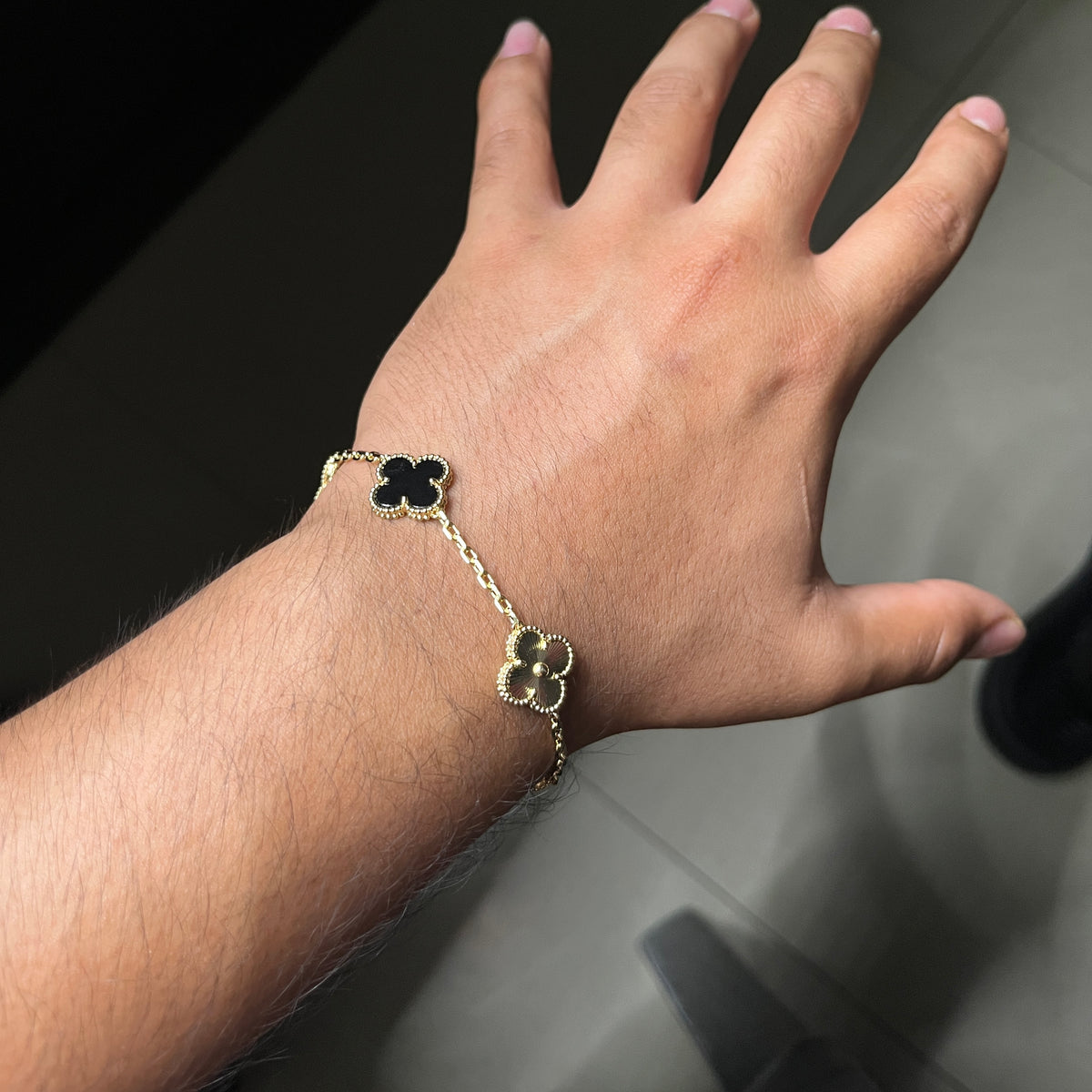 PULSERA TRÉBOL GOLDEN BLACK